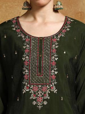 Women Floral Yoke Design Regular Kurta with Trousers & With Dupatta 7