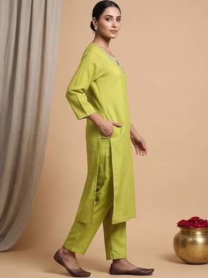 Women Ethnic Motifs Embroidered Regular Thread Work Kurta with Trousers & With Dupatta 3