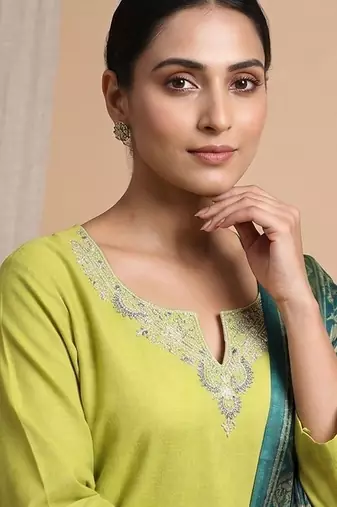 Women Ethnic Motifs Embroidered Regular Thread Work Kurta with Trousers & With Dupatta