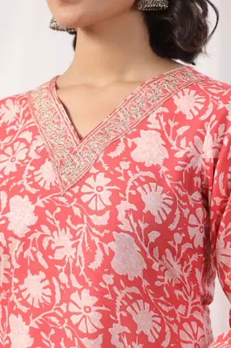 Women Floral Printed Regular Kurta with Trousers & With Dupatta
