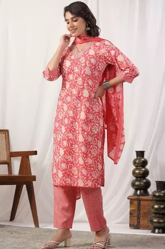 Women Floral Printed Regular Kurta with Trousers & With Dupatta