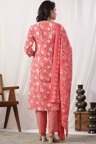 Women Floral Printed Regular Kurta with Trousers & With Dupatta