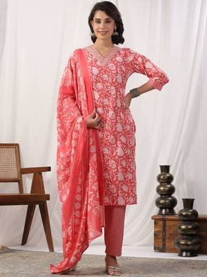 Women Floral Printed Regular Kurta with Trousers & With Dupatta 5