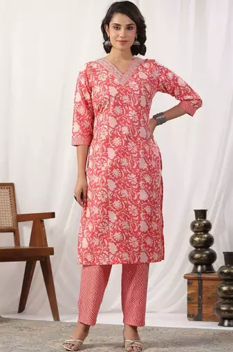 Women Floral Printed Regular Kurta with Trousers & With Dupatta