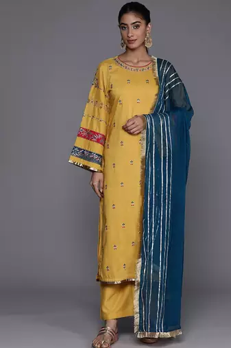 Round Neck Ethnic Motifs Embroidered Regular Kurta with Trousers & With Dupatta