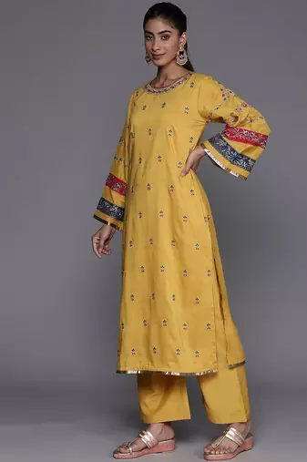 Round Neck Ethnic Motifs Embroidered Regular Kurta with Trousers & With Dupatta