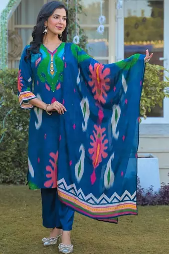 Women Ethnic Motifs Printed Regular Sequinned Kurta with Trousers & With Dupatta