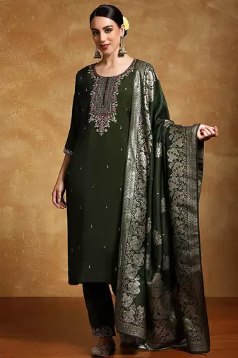Women Floral Embroidered Regular Kurta with Trousers & With Dupatta