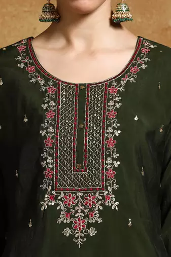 Women Floral Embroidered Regular Kurta with Trousers & With Dupatta