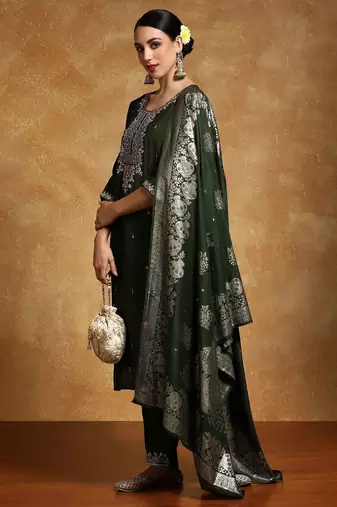 Women Floral Embroidered Regular Kurta with Trousers & With Dupatta
