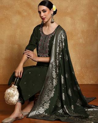 Women Floral Embroidered Regular Kurta with Trousers & With Dupatta 6