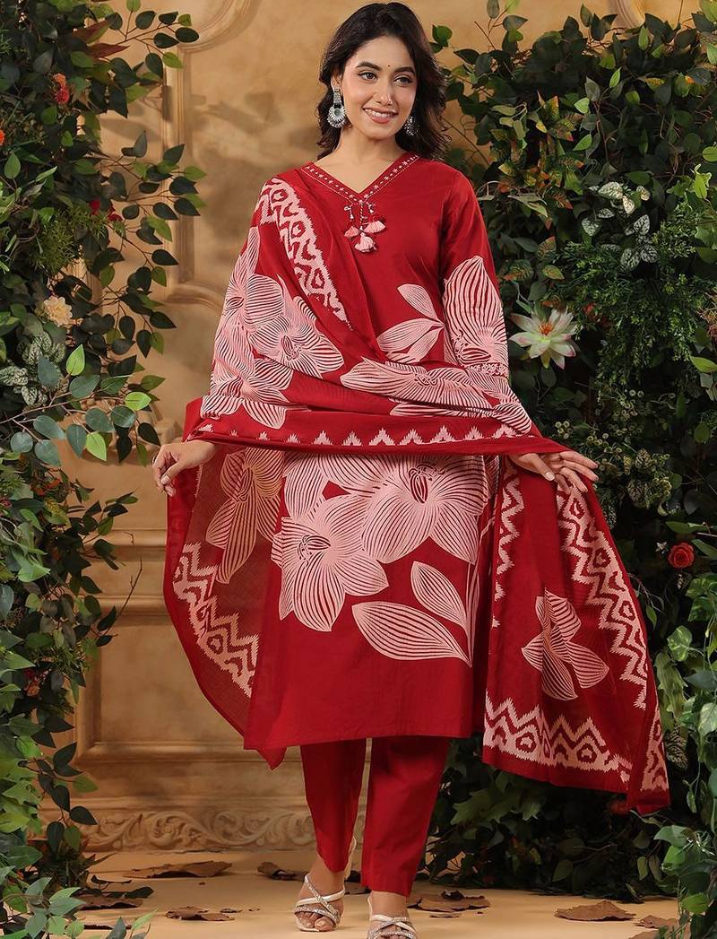 Floral Printed V-Neck Pure Cotton Kurta With Trousers & Dupatta