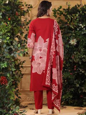 Floral Printed V-Neck Pure Cotton Kurta With Trousers & Dupatta 4