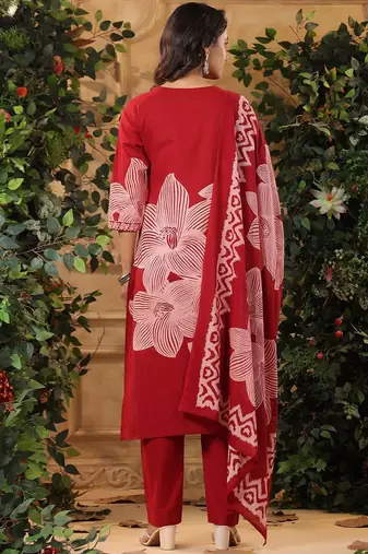 Floral Printed V-Neck Pure Cotton Kurta With Trousers & Dupatta