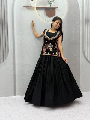 Black Color Plain Work Khadi cotton Navratri Lahenga Choli Strug Set 1