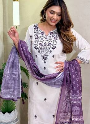 Off white khadi cotton with embroidery kurti pant dupatta set 2