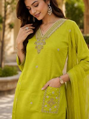 Kavindi women silk blend embroidered straight kurta pant set with nazneen dupatta 4