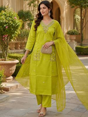Kavindi women silk blend embroidered straight kurta pant set with nazneen dupatta 5
