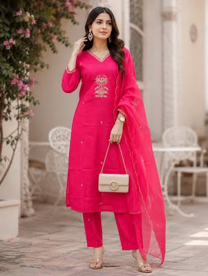 Kavindi women   s zari & sequin embroidered straight kurta pant set with organza dupatta 1