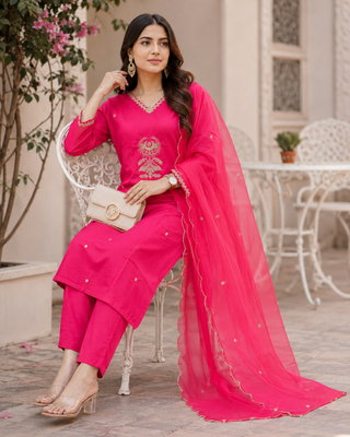 Kavindi women   s zari & sequin embroidered straight kurta pant set with organza dupatta 3