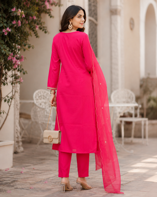 Kavindi women   s zari & sequin embroidered straight kurta pant set with organza dupatta 5