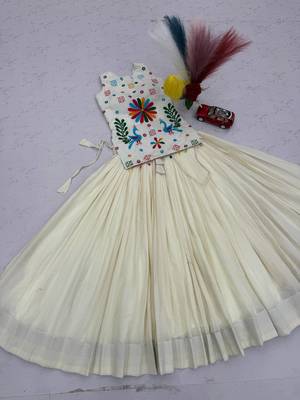 White cotton Thread work & mirror hand work Cotton Navratri Lahenga Choli Set 3
