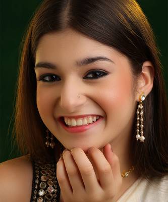 White stones pearl chain drop earrings 1