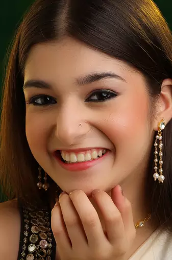 White stones pearl chain drop earrings