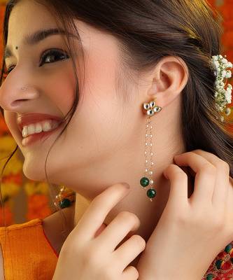 Emerald green beaded kundan drop earrings 1