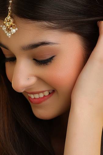 White kundan pearl maang tikka