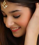 White kundan pearl maang tikka