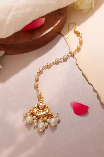 White kundan pearl maang tikka