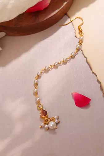 Brown stone pearl maang tikka