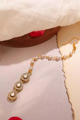 White polki teardrop maang tikka