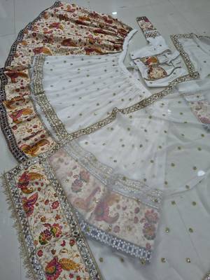 Navratri Special White Floral Printed & Embroidered Lehenga Choli with Dupatta 3