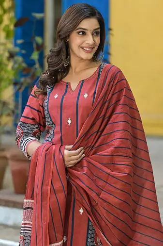 Floral Printed Notch Neck Straight Kurta With Trousers & Dupatta