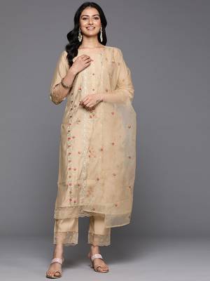 Floral Embroidered Thread Work Kurta With Trousers & Dupatta 5