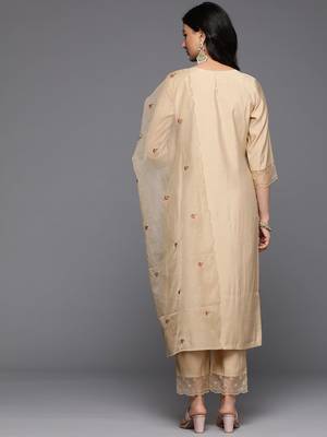Floral Embroidered Thread Work Kurta With Trousers & Dupatta 7
