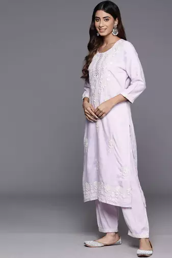 Women Floral Embroidered Regular Thread Work Kurta with Trousers & With Dupatta