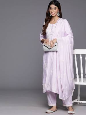 Women Floral Embroidered Regular Thread Work Kurta with Trousers & With Dupatta 8