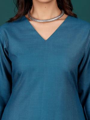 Women V-Neck Regular Kurta with Trousers 3