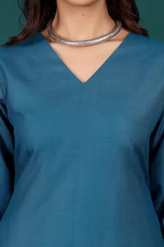 Women V-Neck Regular Kurta with Trousers