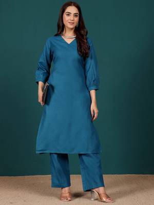 Women V-Neck Regular Kurta with Trousers 7