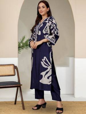 Women Abstract Printed V Neck Flared Sleeve Kurta with Trouser 4