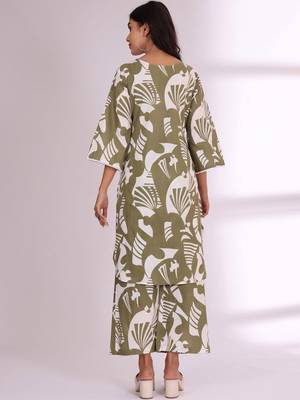 Women Abstract Printed V-Neck Pure Cotton Kurta with Palazzos 5