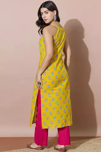 Women Floral Printed Regular Kurta with Trousers
