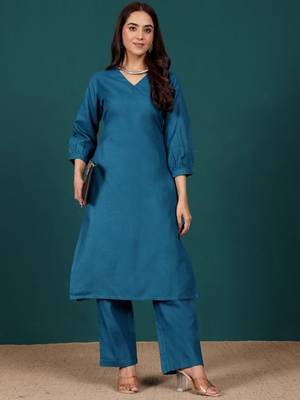 V-Neck Bell Sleeves Straight Kurta With Trousers 7