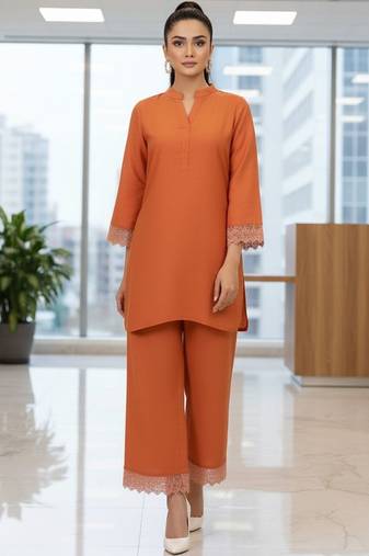 Women Regular Thread Work Kurta with Trousers