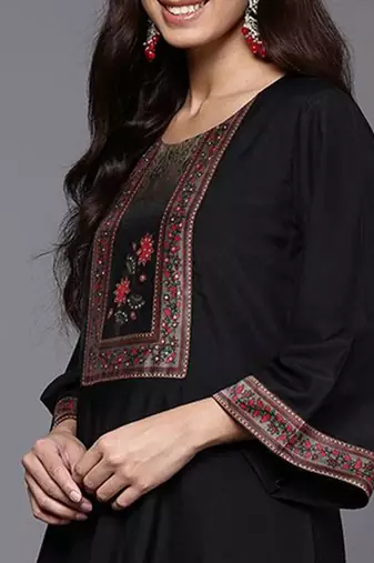 Women Floral Solid Empire Sequinned Kurtas & Trousers With Dupatta