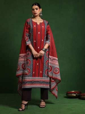 Women Printed Regular Pure Cotton Kurta with Trousers & With Dupatta 1